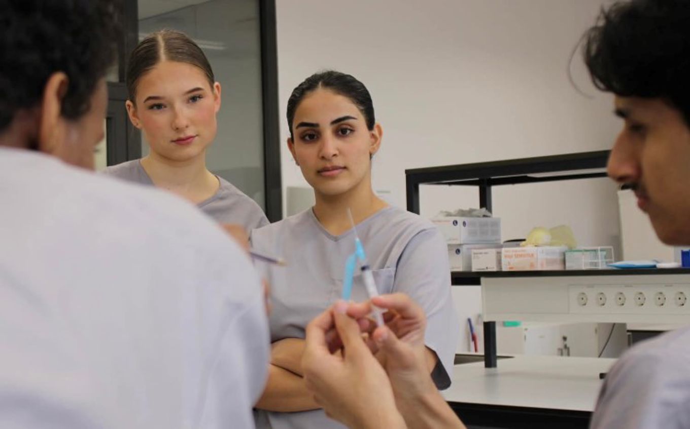 Foto: Eva Susnjar en gruppe personer i en diskusjon