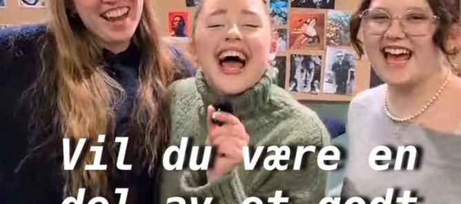 Foto: Victor Guzman en gruppe mennesker som poserer for kameraet