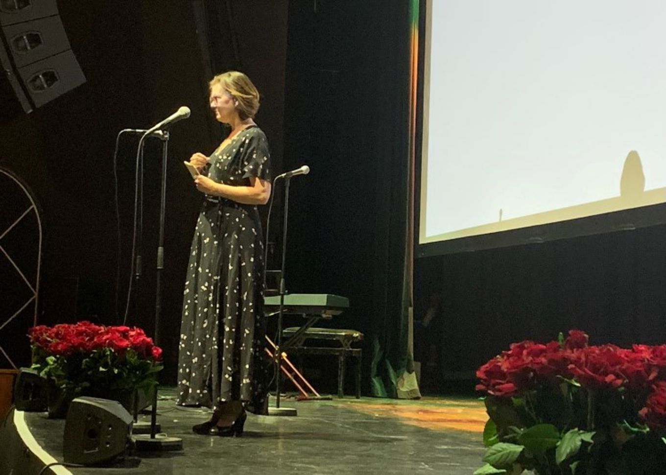 Rektor Astrid Grytte holder tale