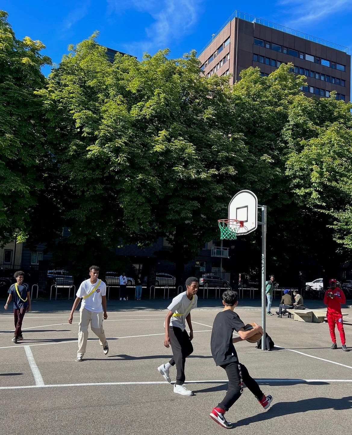 Astrid Grytte Basketcup i skolegården