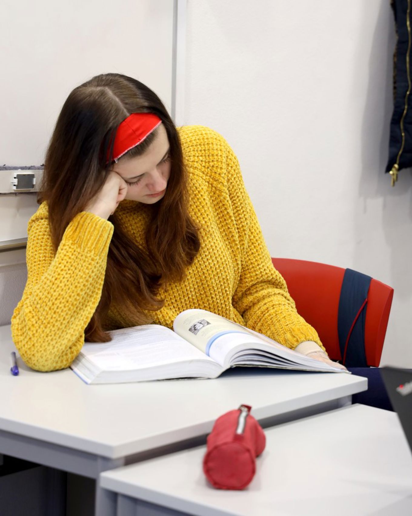 Foto: Heidi M Skjebstad Bilde av elev som leser