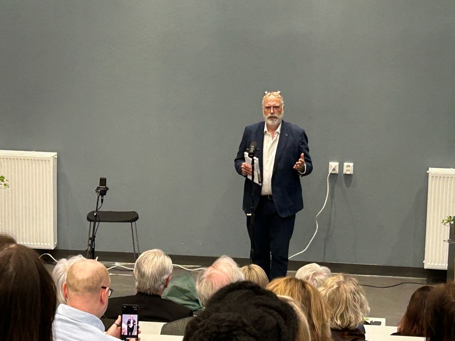 Forfatter Fossbakken forteller om boken