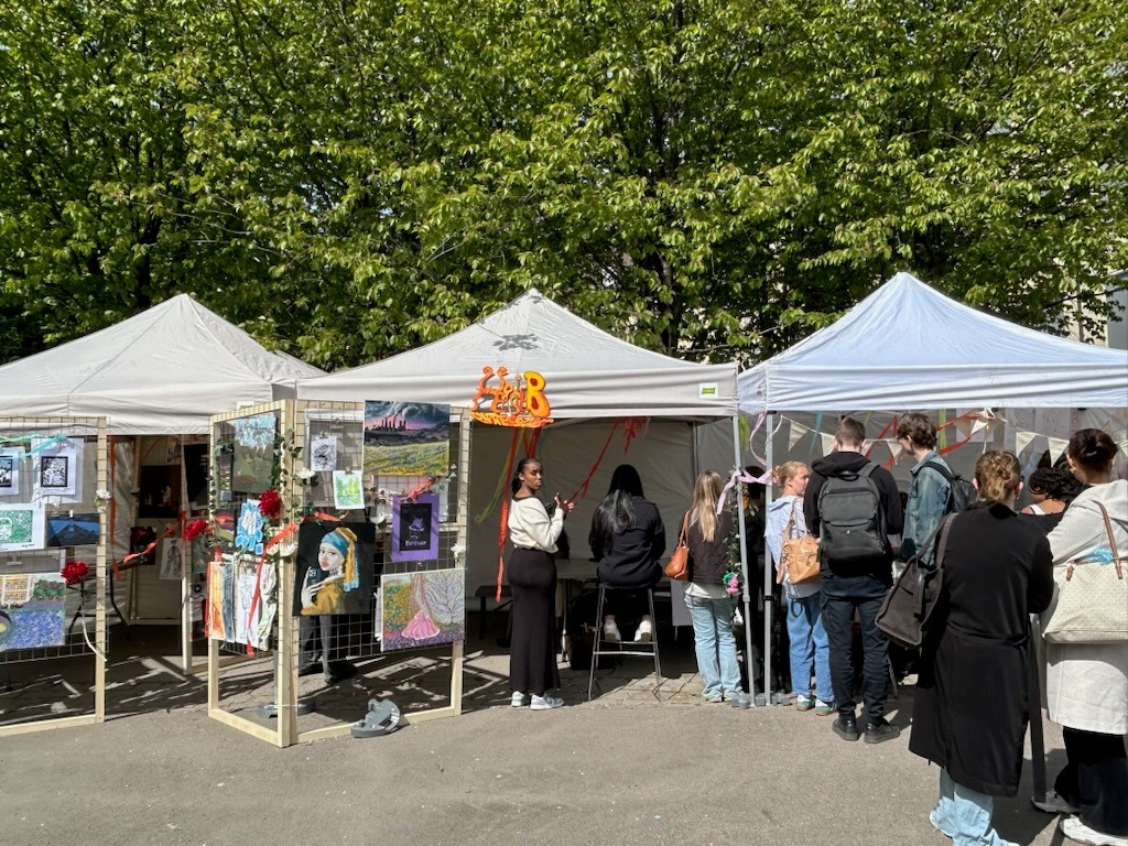 Kø for å bli tegnet