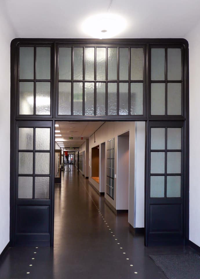 Fra gangen inn til klasserom