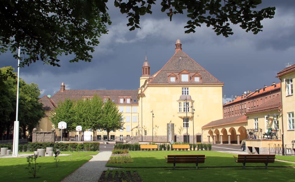 Skolen og sommerhage