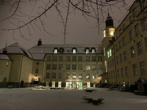 Snøfull skolen en stille morgenstund